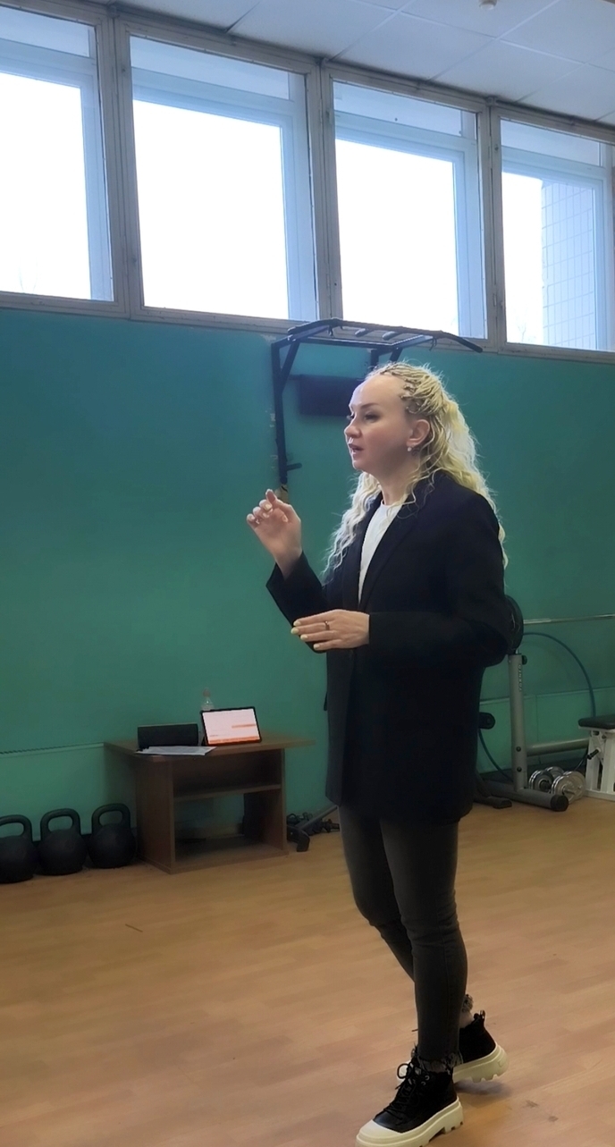 Певица РодНика выступает на Дне Пожарной Охраны России