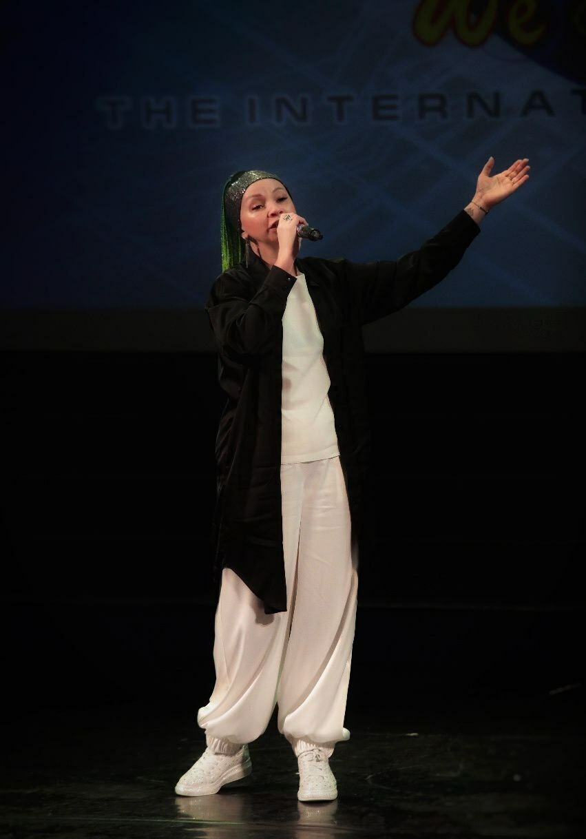 Певица РодНика выступает на Международном конкурсе-фестивале "Мы вместе" 