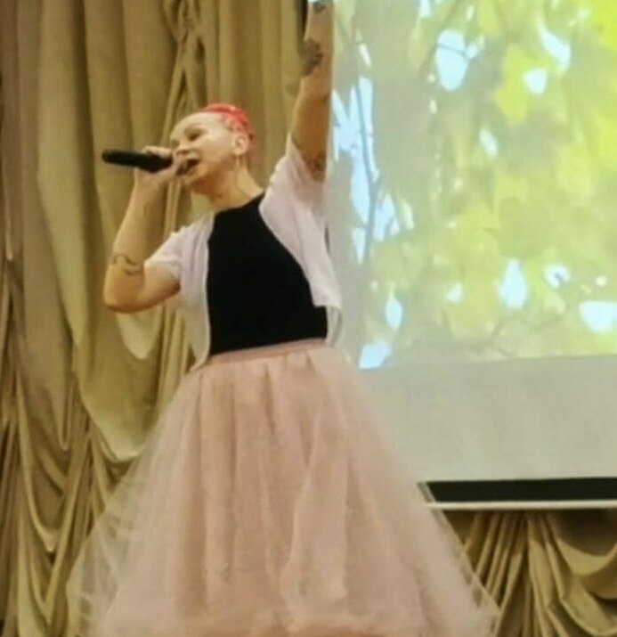 РодНика певица